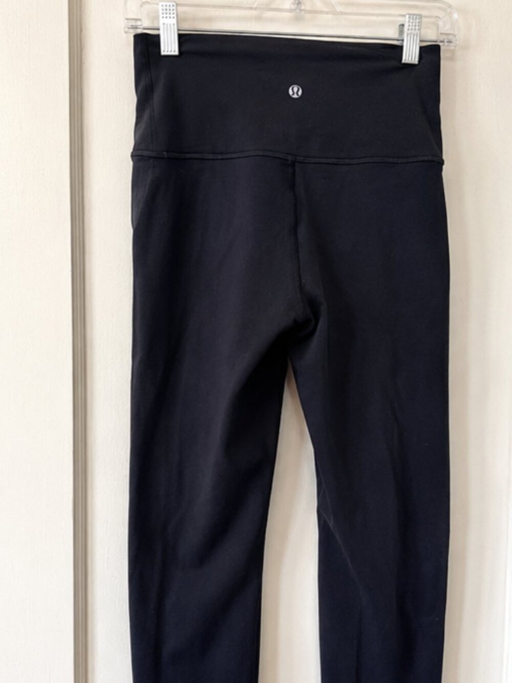 Lululemon Black Cropped Leggings Approx Size 6 8 Yoga Athletic